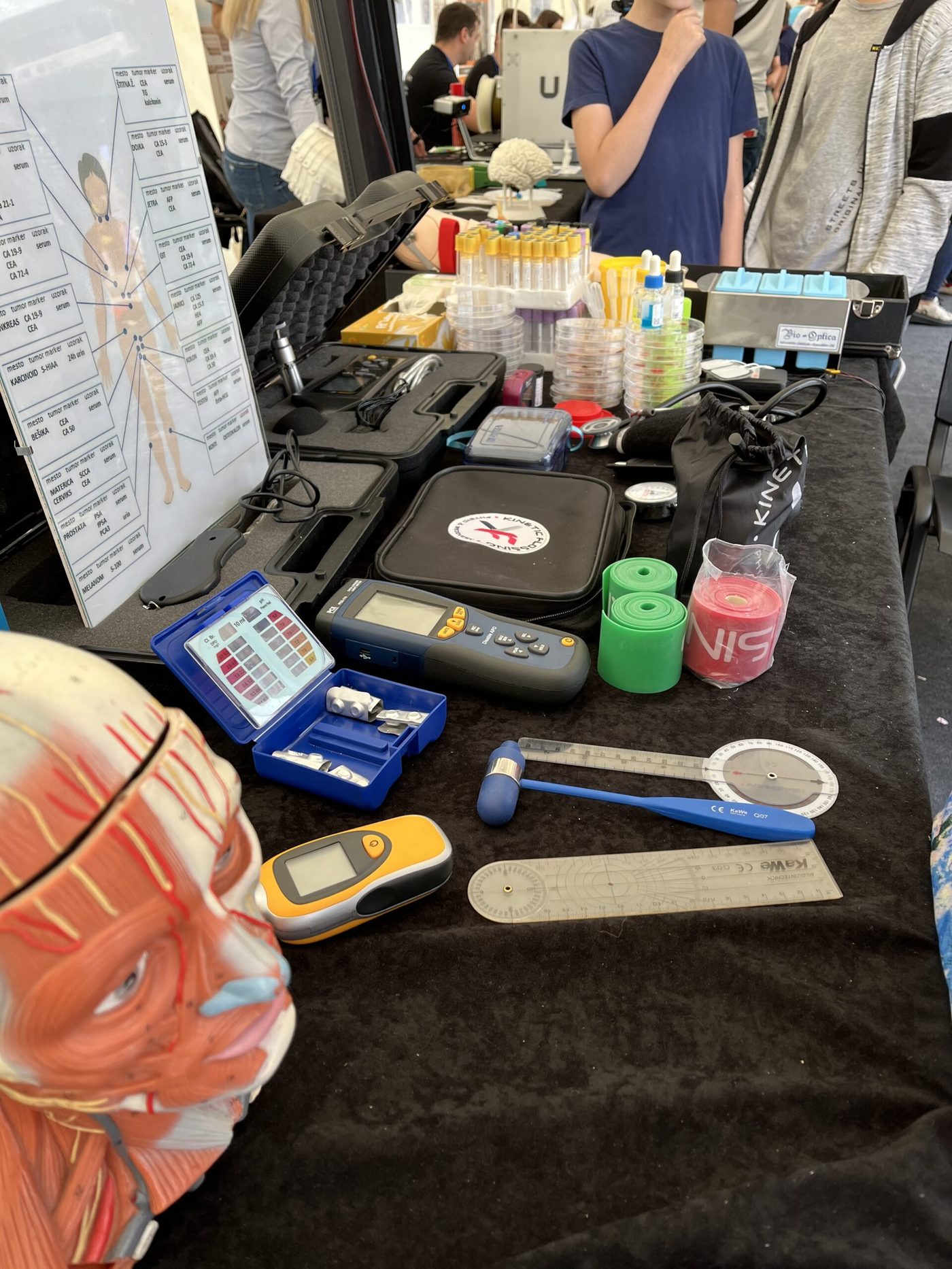 Medicinski i biološki demo štand